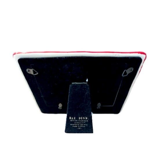 💕 NWOT Rae Dunn Artesian Collection by Magnenta 4x6 red photo frame - Picture 2 of 2